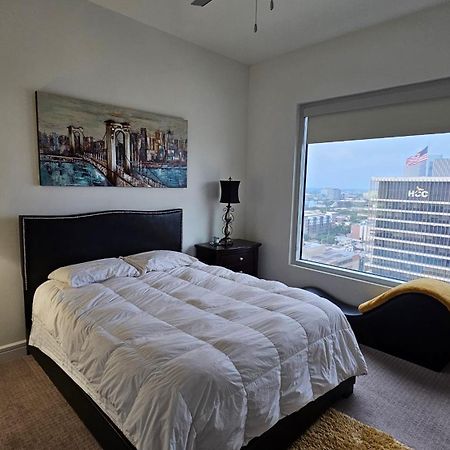 Apartamento Luxury Highrise In Midtown - Skyline Views And Chic Decor Houston Exterior foto