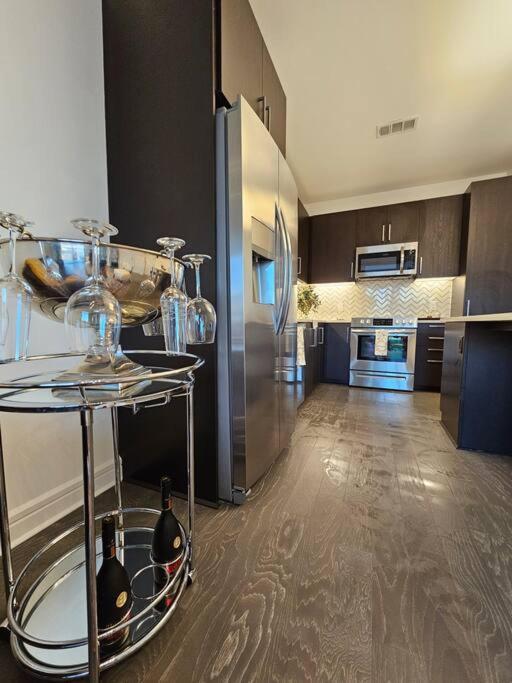 Apartamento Luxury Highrise In Midtown - Skyline Views And Chic Decor Houston Exterior foto