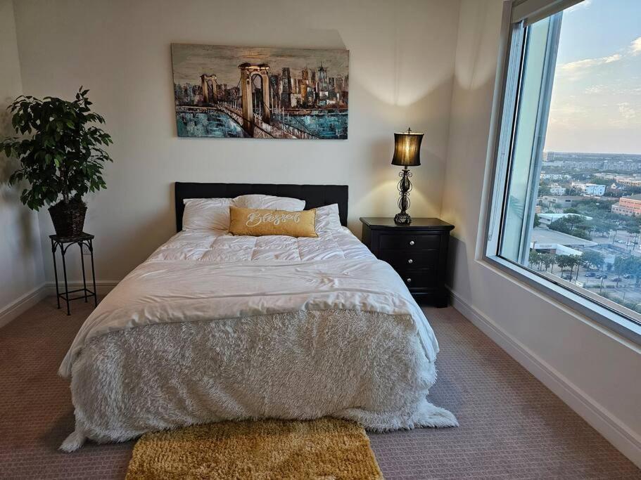 Apartamento Luxury Highrise In Midtown - Skyline Views And Chic Decor Houston Exterior foto