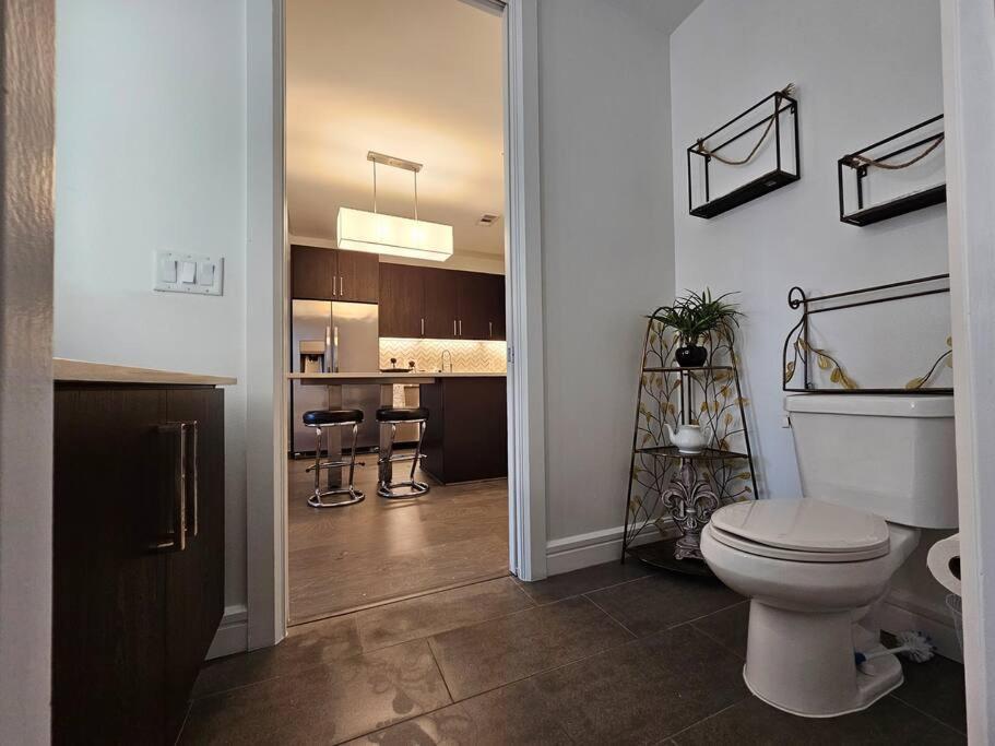 Apartamento Luxury Highrise In Midtown - Skyline Views And Chic Decor Houston Exterior foto