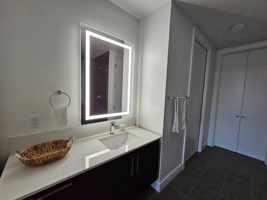 Apartamento Luxury Highrise In Midtown - Skyline Views And Chic Decor Houston Exterior foto