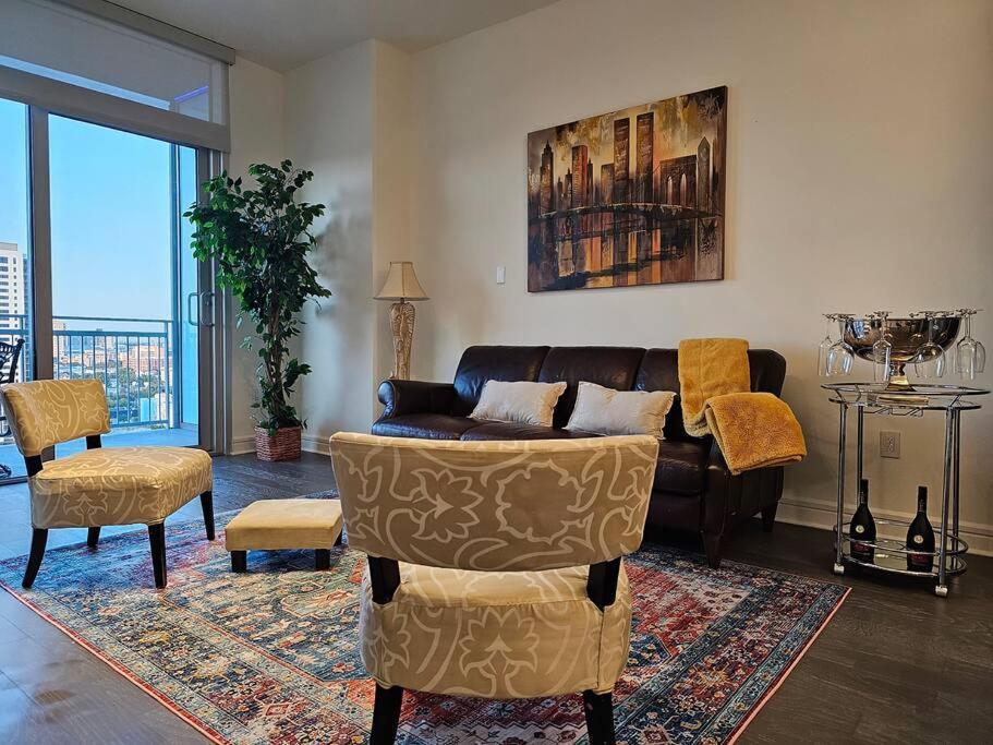 Apartamento Luxury Highrise In Midtown - Skyline Views And Chic Decor Houston Exterior foto
