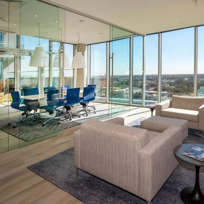 Apartamento Luxury Highrise In Midtown - Skyline Views And Chic Decor Houston Exterior foto