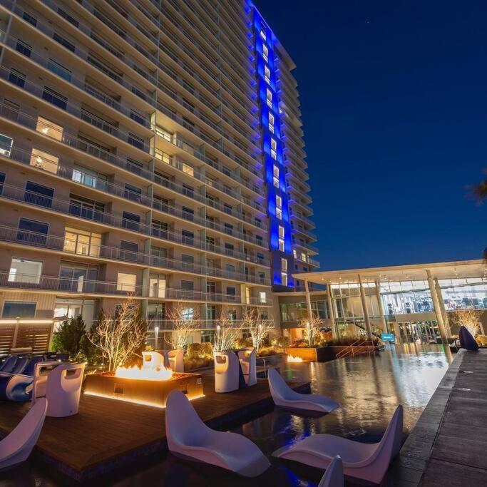 Apartamento Luxury Highrise In Midtown - Skyline Views And Chic Decor Houston Exterior foto