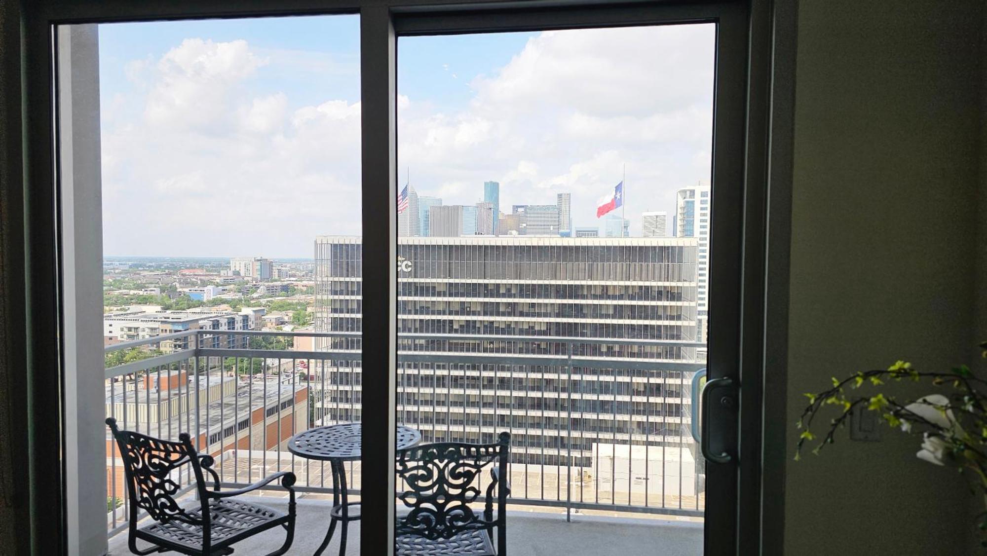 Apartamento Luxury Highrise In Midtown - Skyline Views And Chic Decor Houston Exterior foto